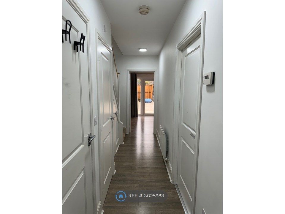 Property photo 2 of 15 Hallway