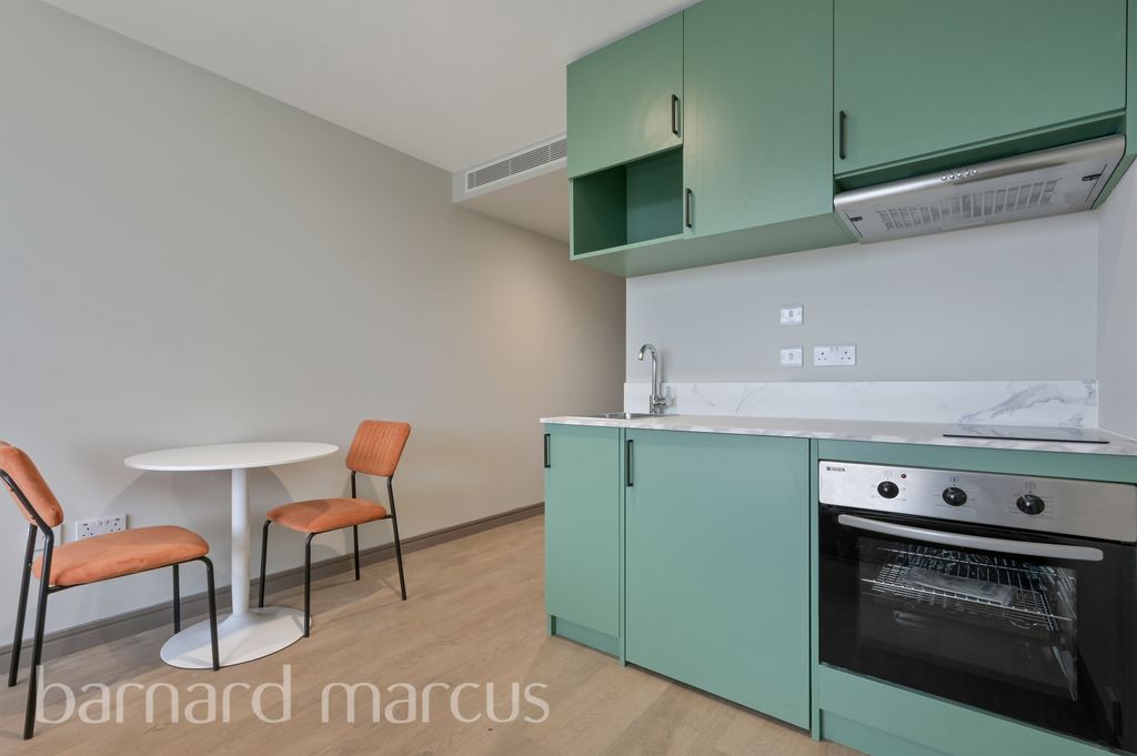 Property photo 3 of 7 Kitchen