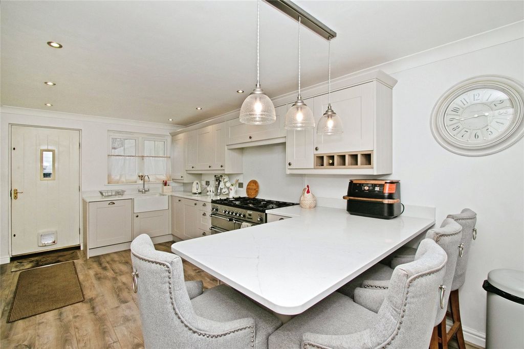 Property photo 3 of 16 Kitchen