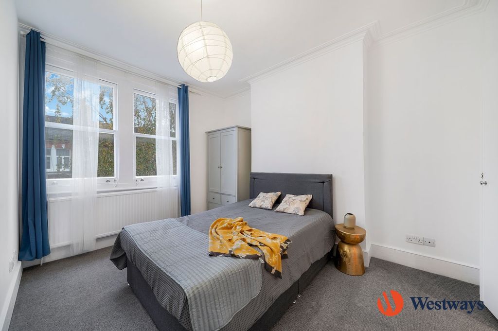 Property photo 3 of 11