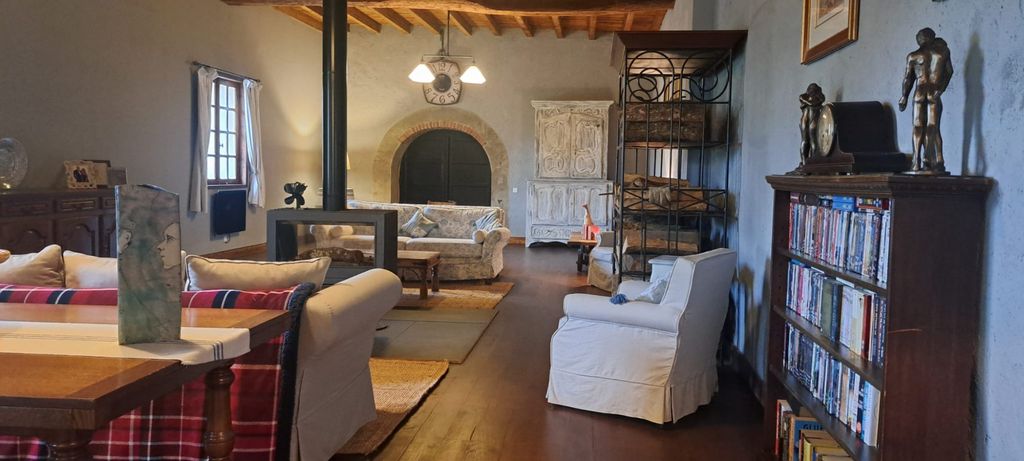 Property photo 2 of 38