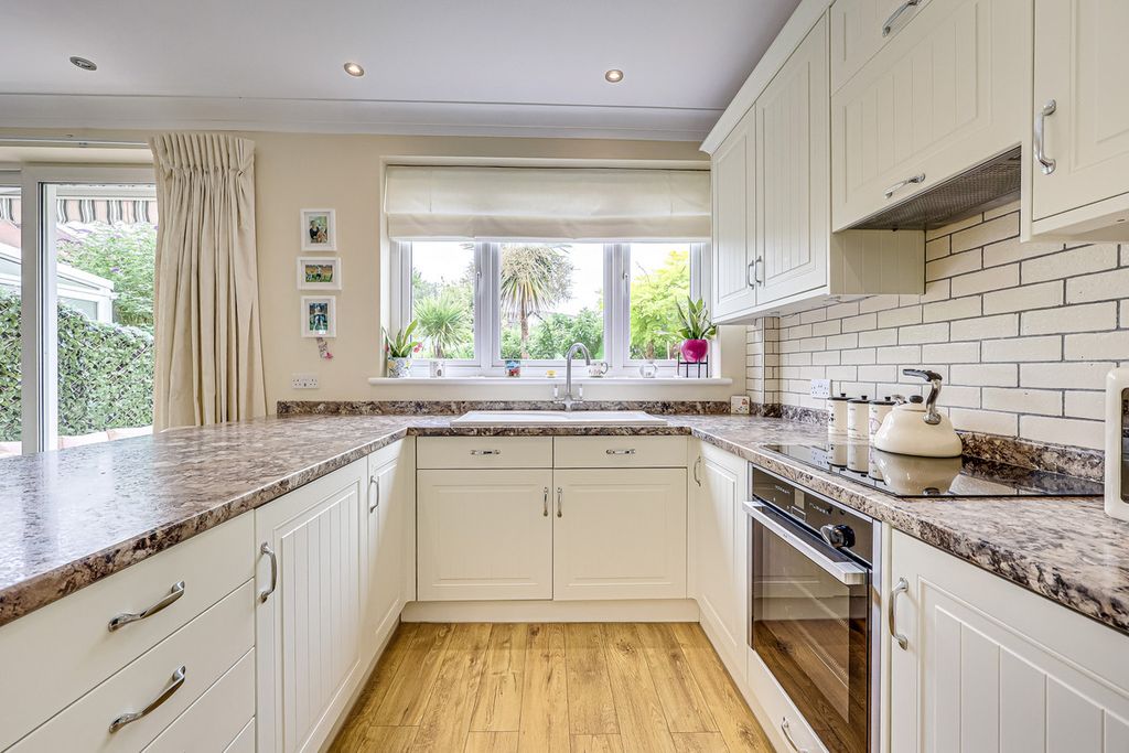 Property photo 2 of 37