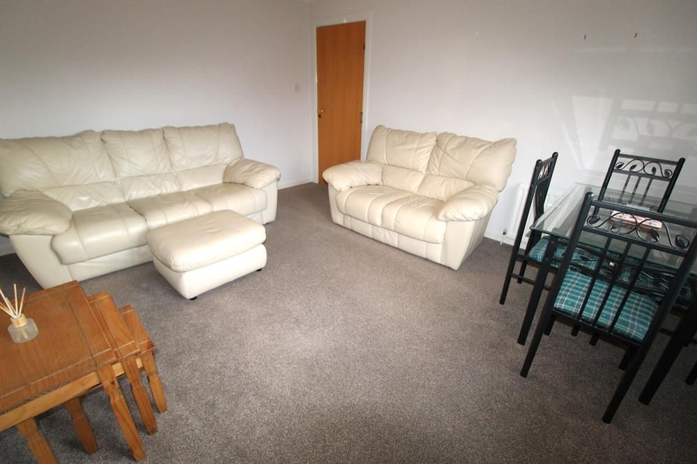 Property photo 3 of 6 Lounge