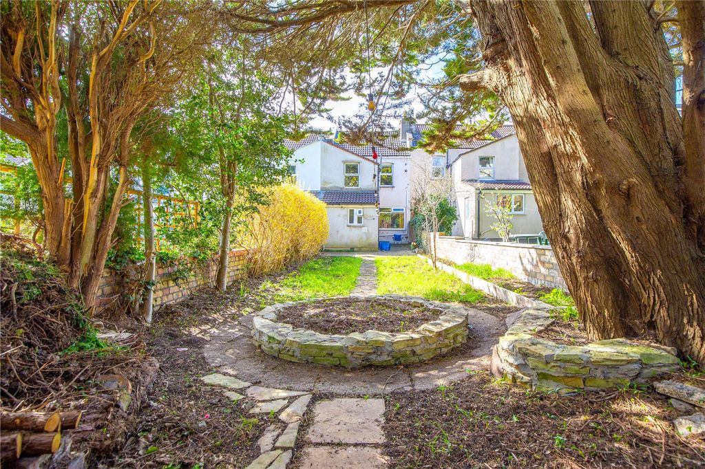 Property photo 2 of 13 Picture No. 29