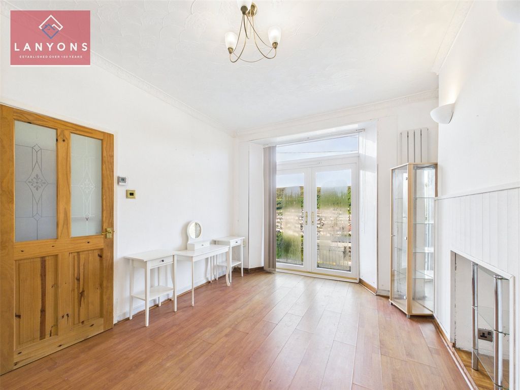 Property photo 2 of 19 Picture No. 04