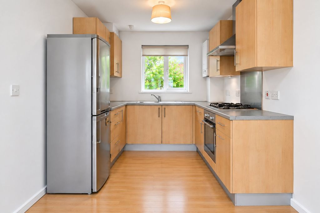 Property photo 3 of 8 Kitchen