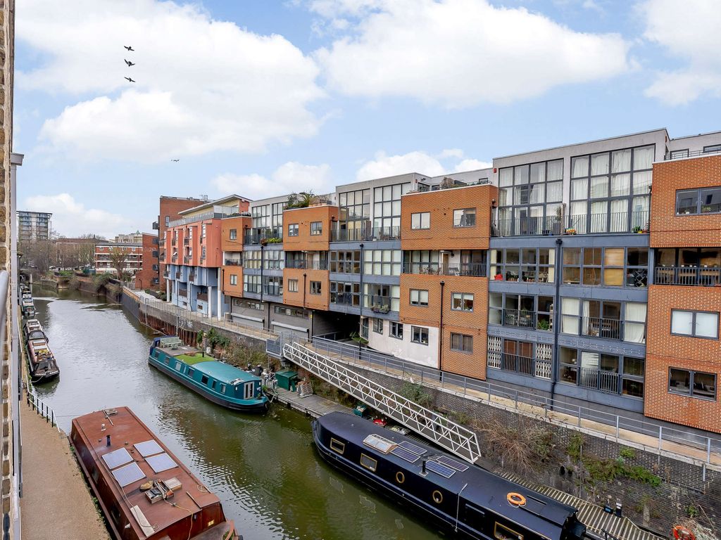 Property photo 3 of 15 8493717-Exterior09-800