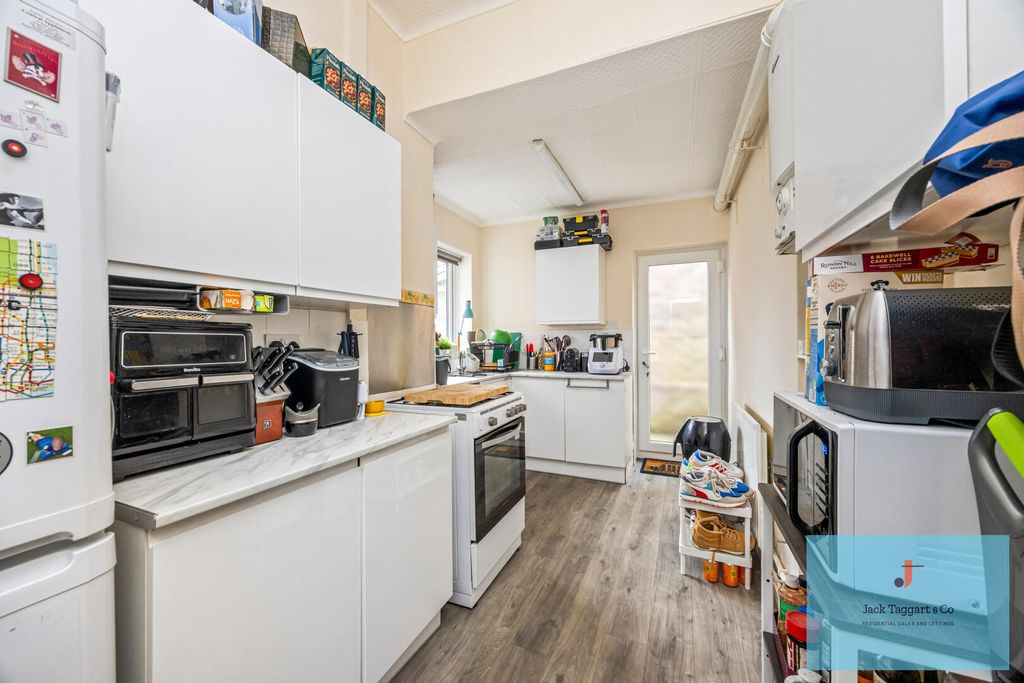 Property photo 2 of 15 Kitchen