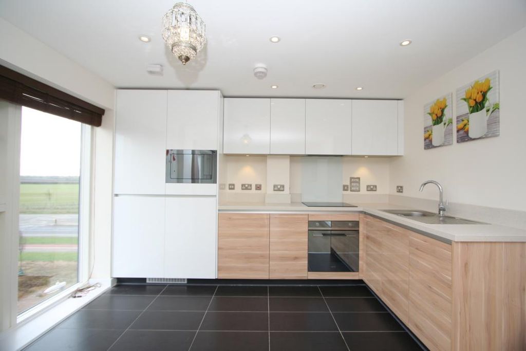Property photo 2 of 7 Kitchen