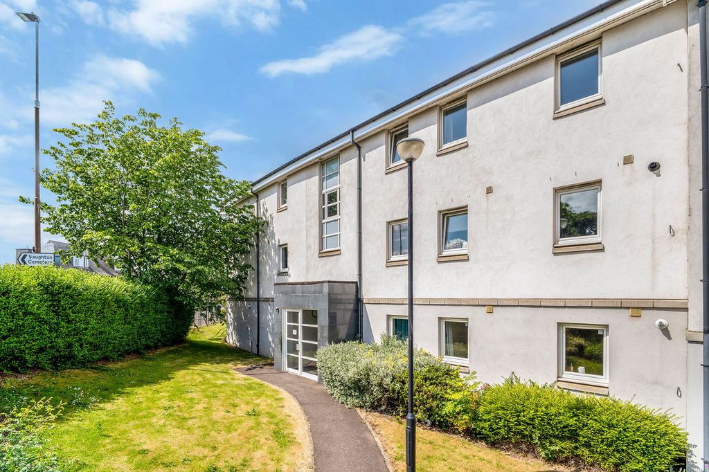 Property photo 1 of 33