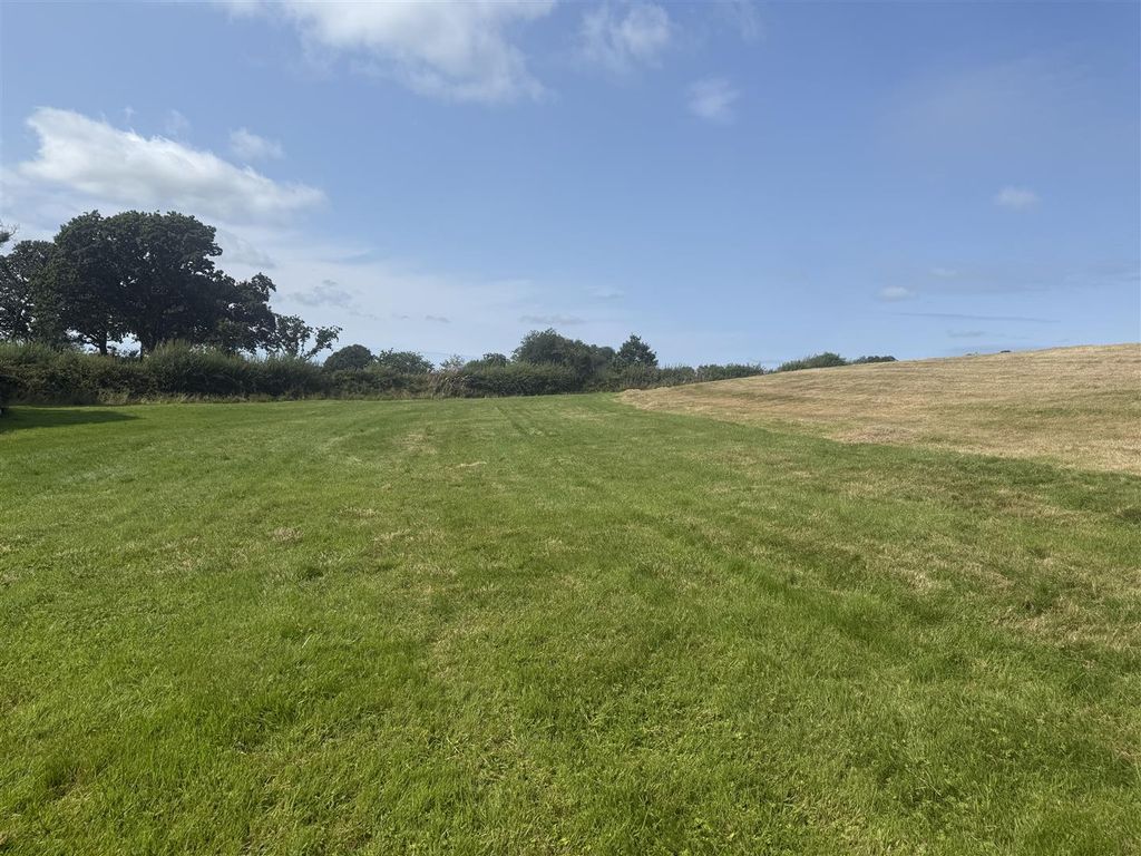 Property photo 1 of 7 Description