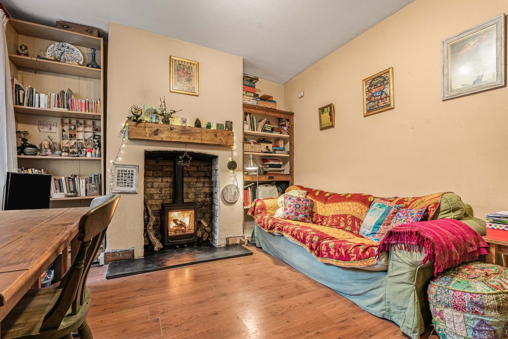 Property photo 2 of 21 Dining Room