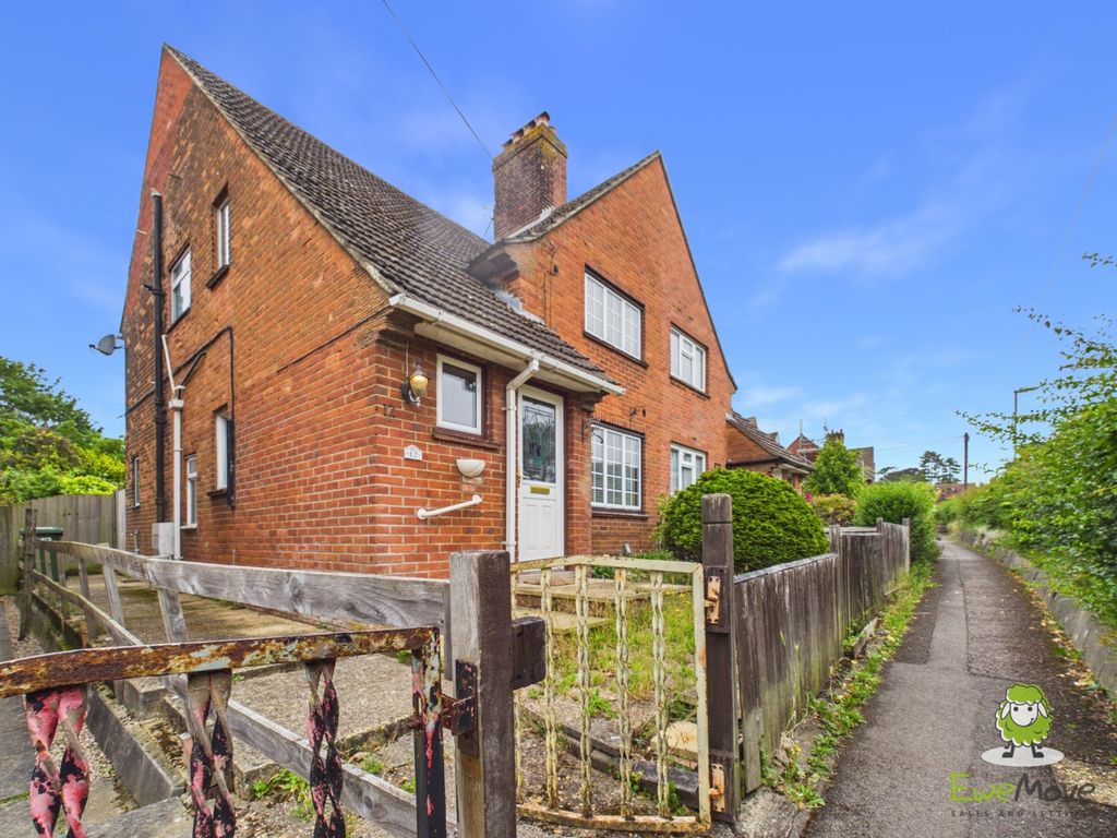 Property photo 1 of 13 Ewemove Estate Agents Basingstoke - Sherborne Road