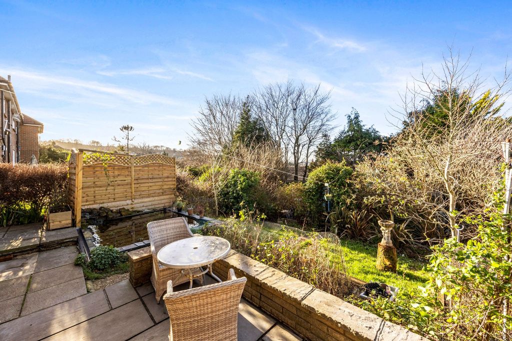 Property photo 2 of 24