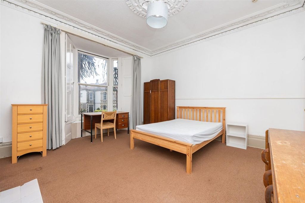 Property photo 3 of 11 97-Hampton-Road-Bs6-6Jg-2.Jpg