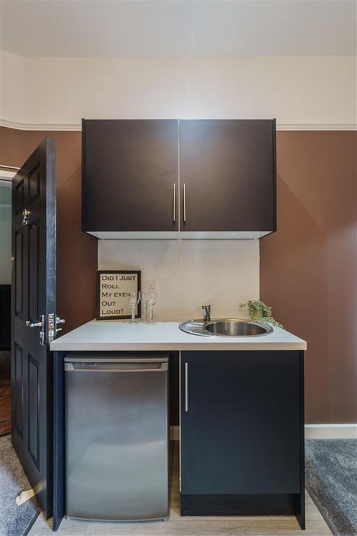 Property photo 3 of 7 Studio 2