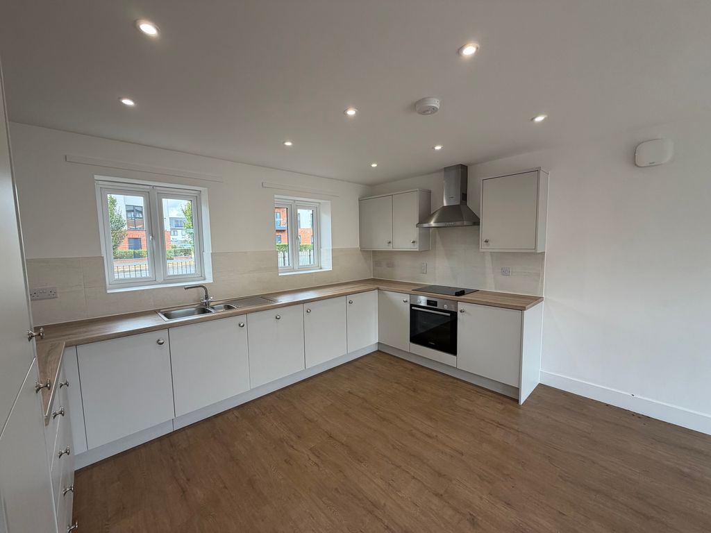 Property photo 3 of 18 Image