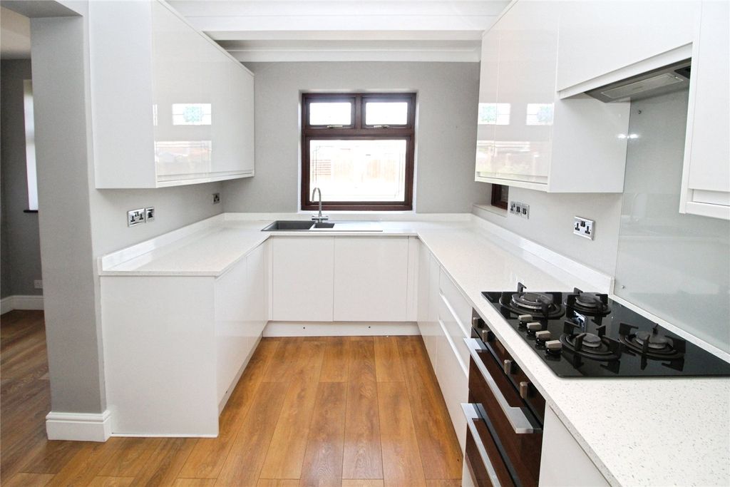 Property photo 2 of 16 Picture No. 03