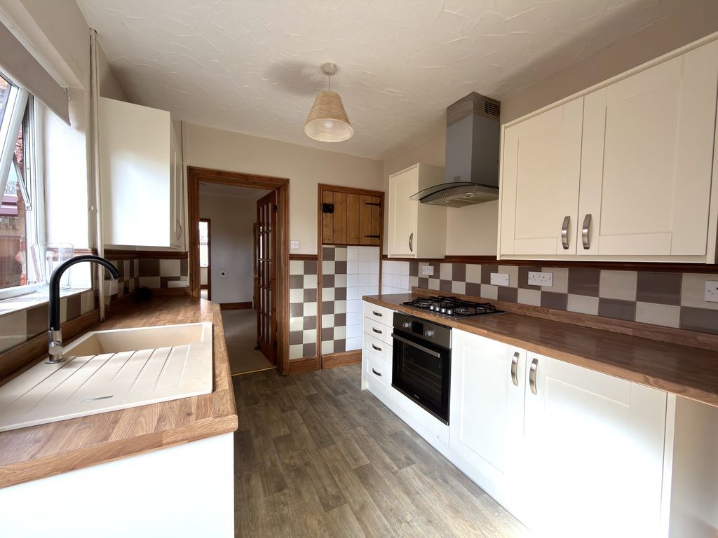 Property photo 2 of 11 Kitchen