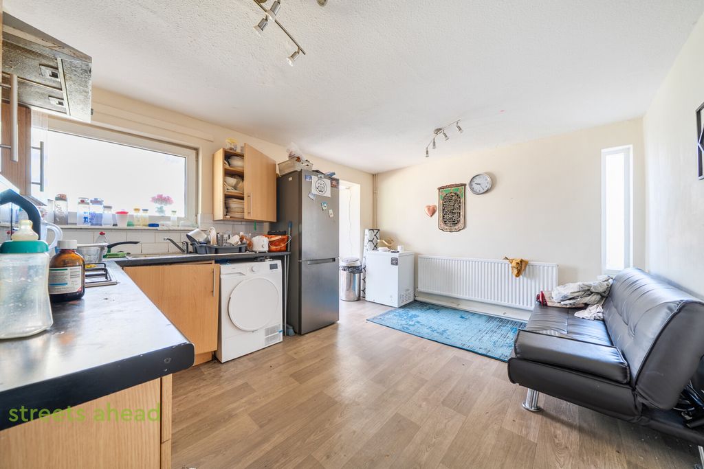 Property photo 3 of 14 B89A3117-8750-4Cb...