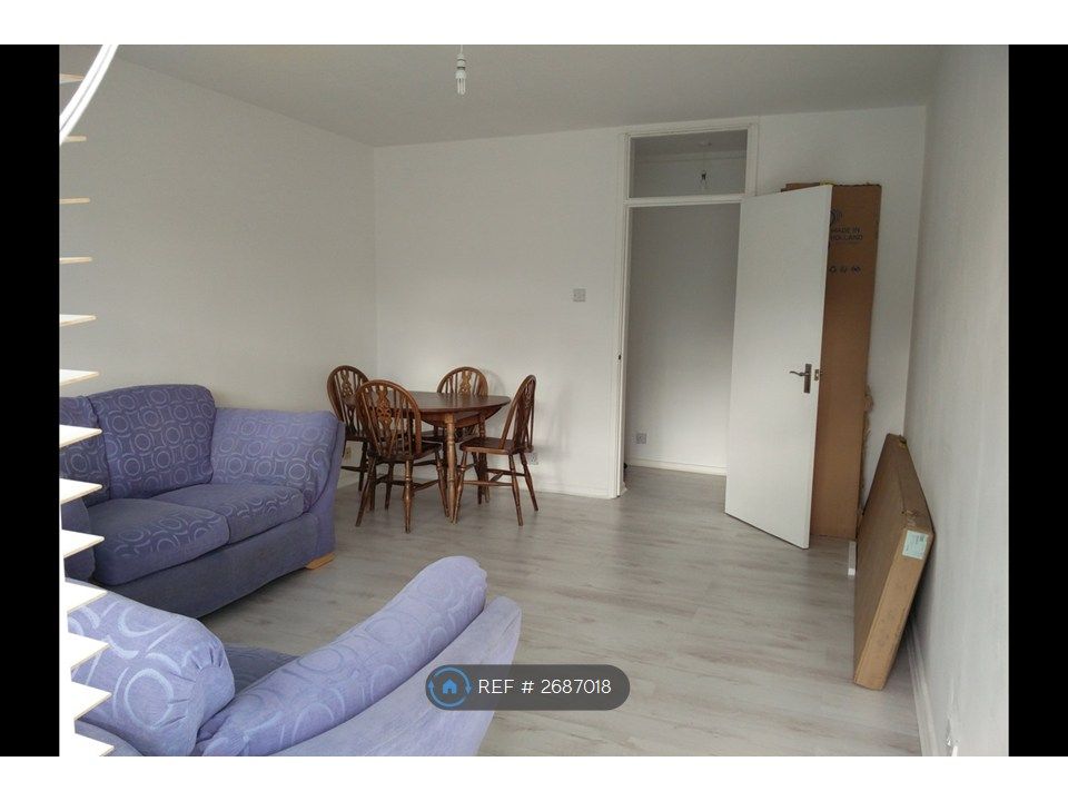 Property photo 2 of 6 Sitting Room