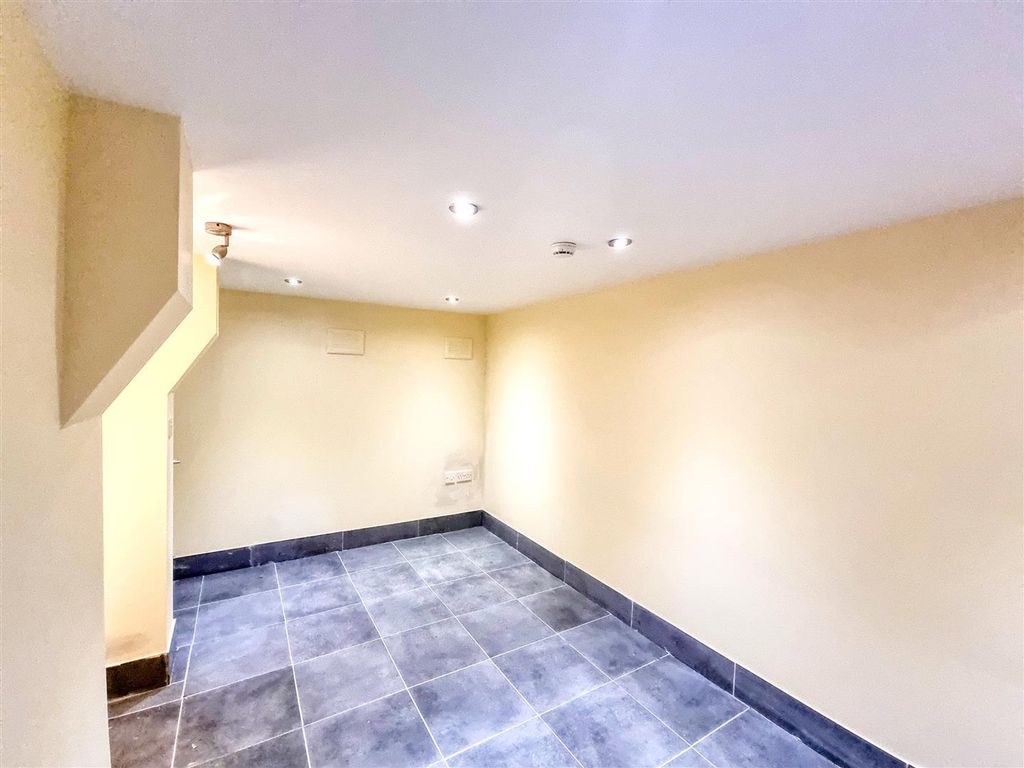 Property photo 3 of 5 Office