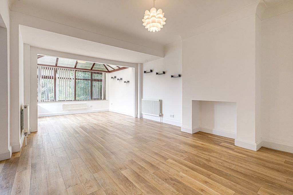 Property photo 3 of 34