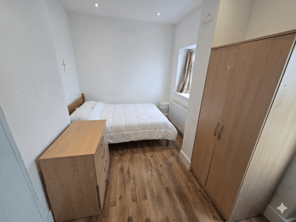 Property photo 3 of 8 Gallery