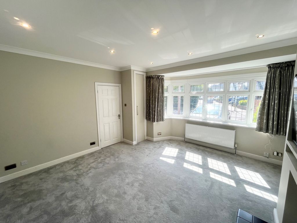 Property photo 2 of 17 Lounge View 1