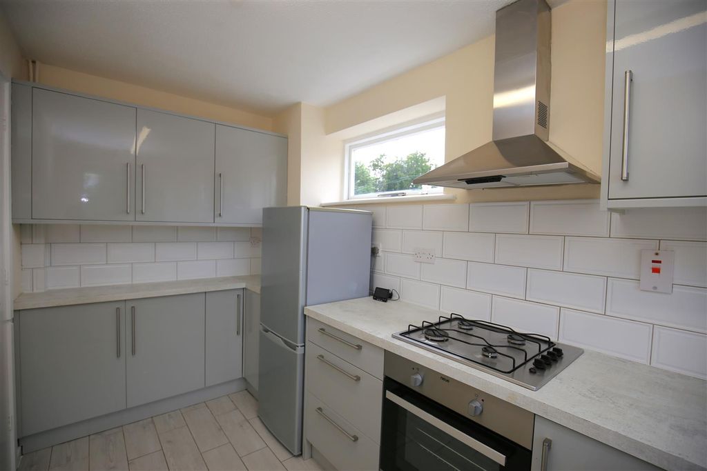 Property photo 3 of 11 Kitchen