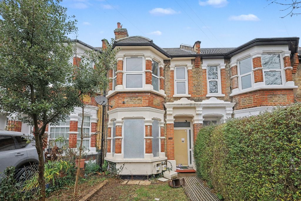 Property photo 1 of 19 Gff &amp; Fff, 110 Wallwood Road, London E11 1Al