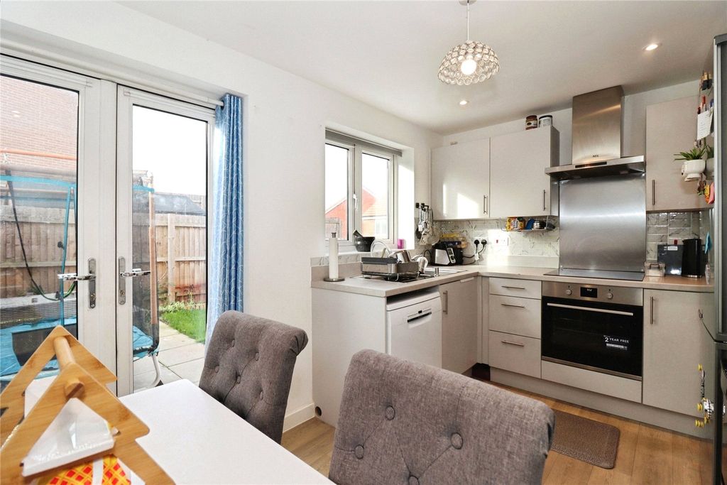 Property photo 3 of 19 Kitchen Diner