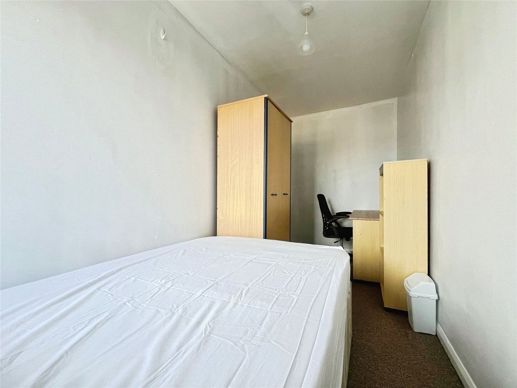 Property photo 2 of 7 Room