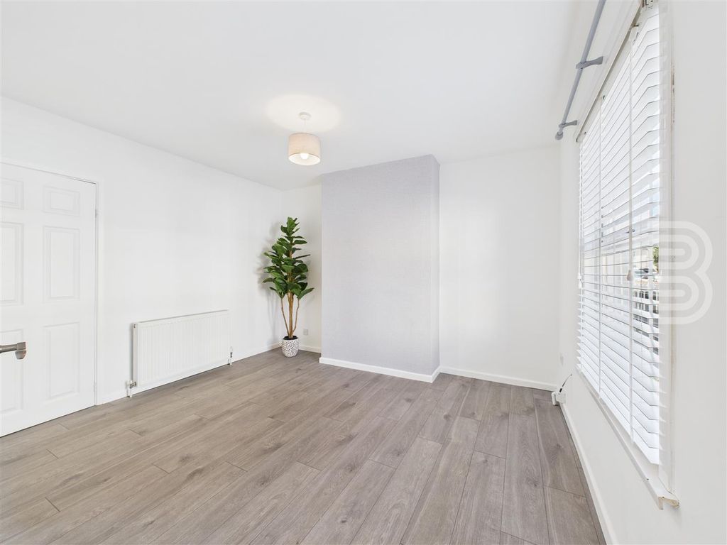 Property photo 3 of 13 Cam05587G0-Pr0051-Still005.Jpg