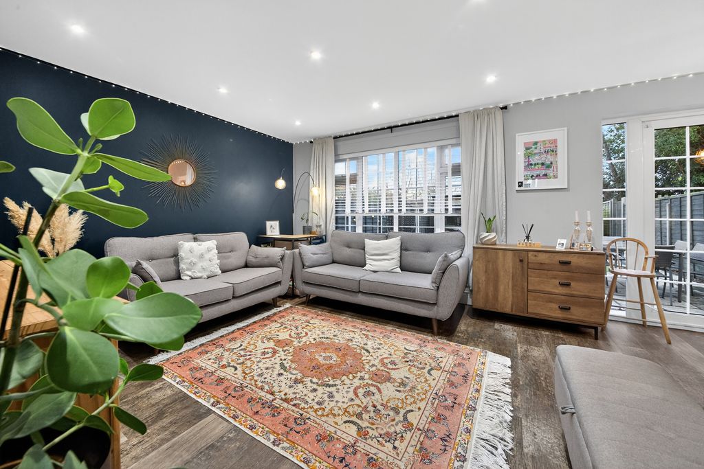 Property photo 2 of 18 Living Room