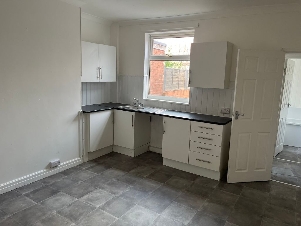 Property photo 3 of 8 Dining Kitchen