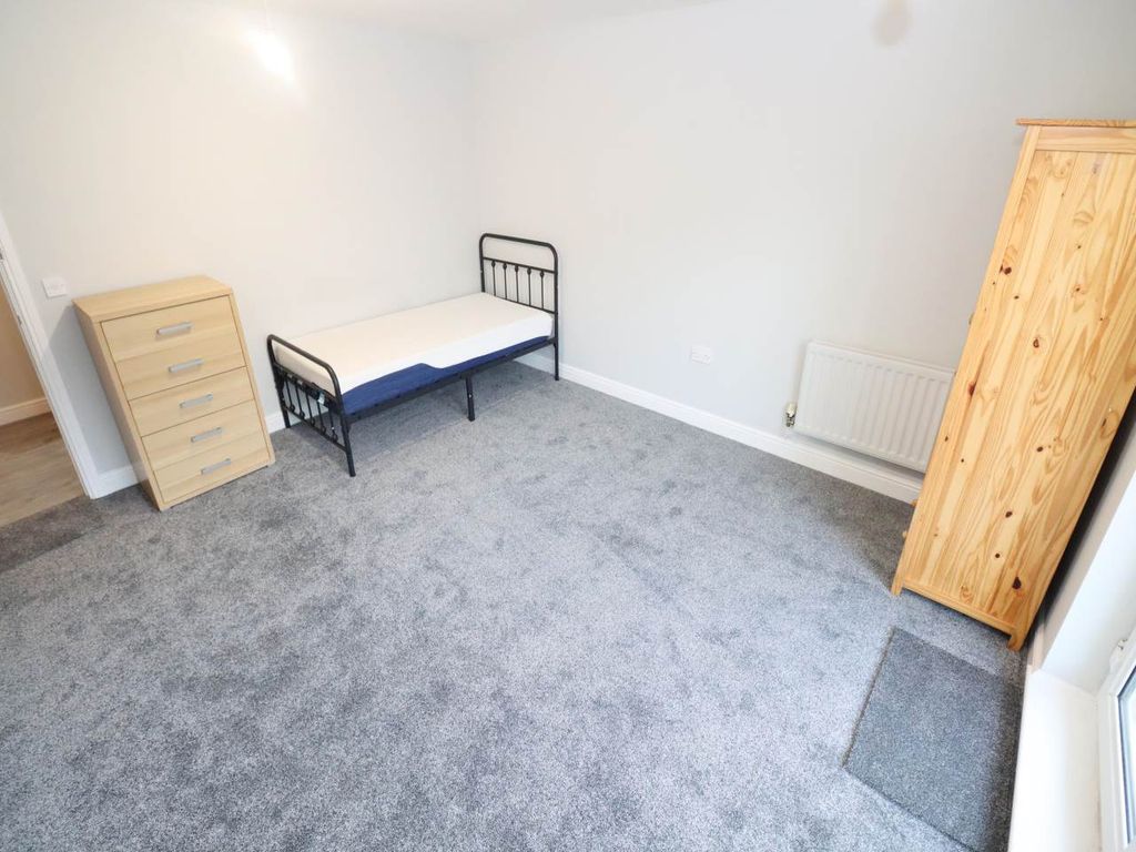 Property photo 2 of 6 10c6A4Fc-3d20-4Ef7-Aaf5-E84B83B91Fc0