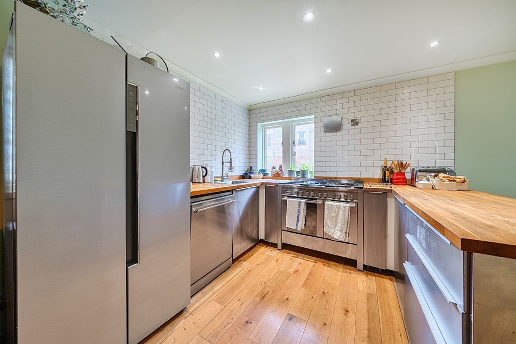 Property photo 2 of 16 Kitchen