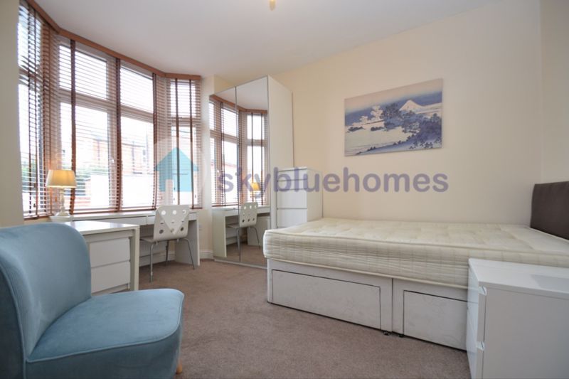 Property photo 1 of 11 Photo 9