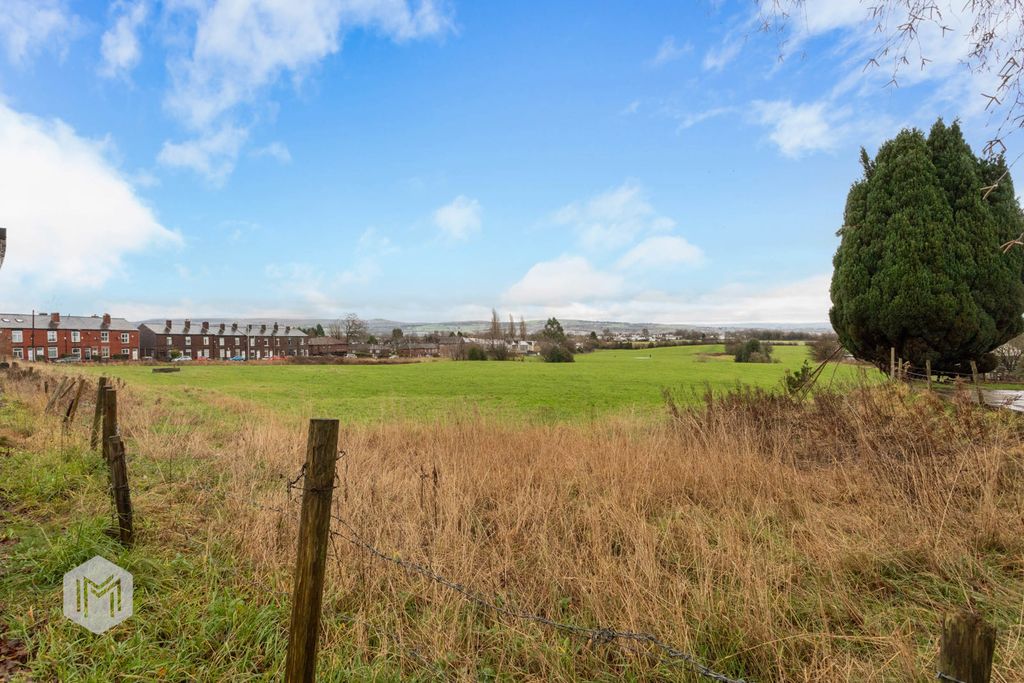 Property photo 2 of 17 Photograph