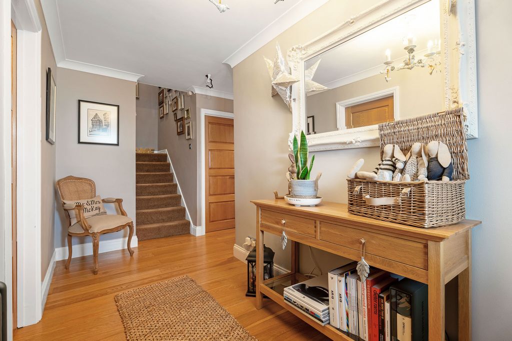Property photo 3 of 44