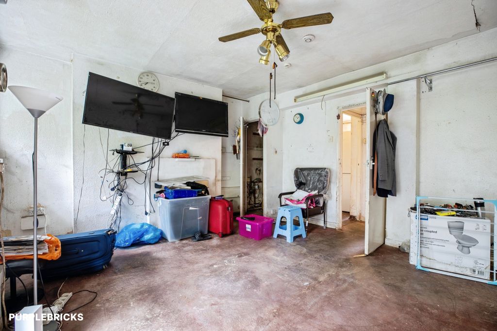 Property photo 2 of 20