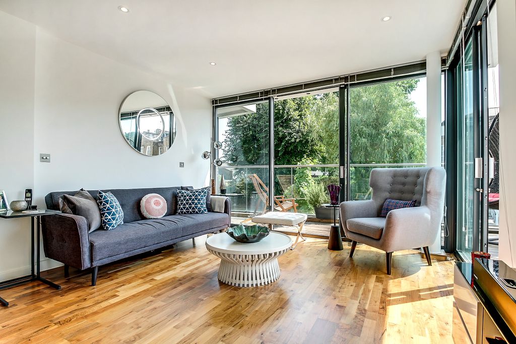 Property photo 2 of 20