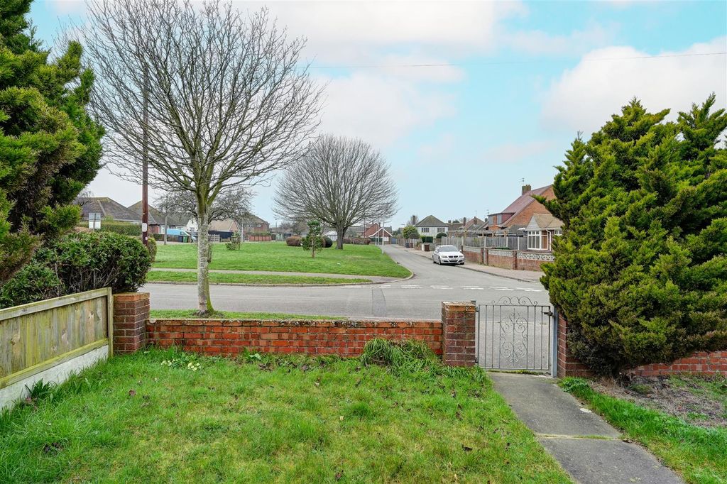 Property photo 2 of 11 View To Front.Jpg