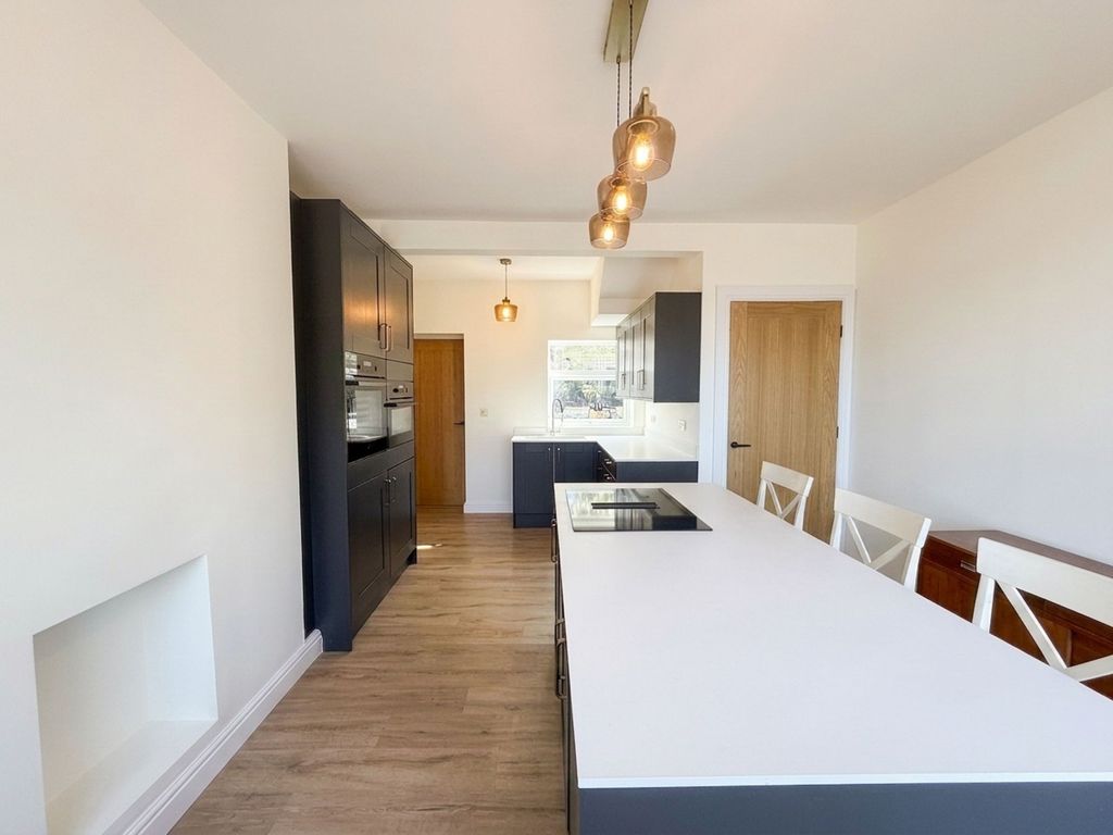 Property photo 1 of 10 Kitchen
