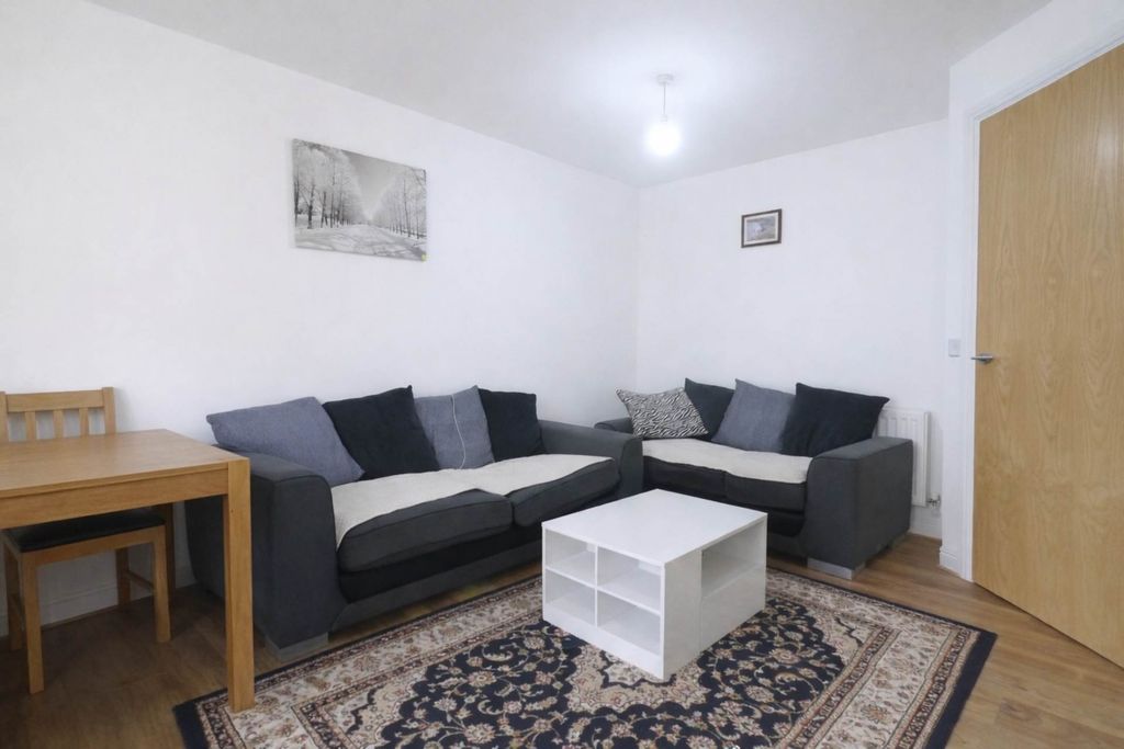 Property photo 3 of 8