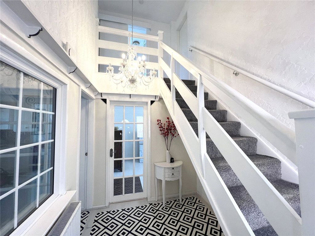 Property photo 2 of 19 Entrance Hall
