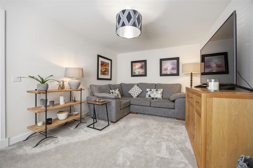 Property photo 3 of 27 28_Conacer_Drive_Glasgow_009.Jpg