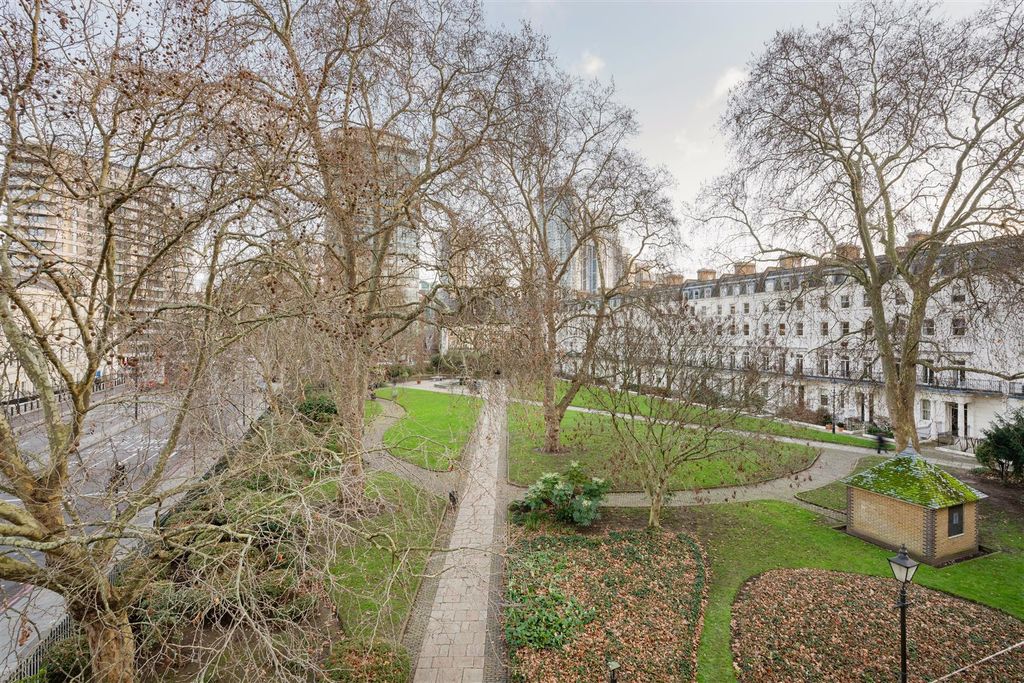 Property photo 3 of 19 14 Salisbury House Hi-28.Jpg