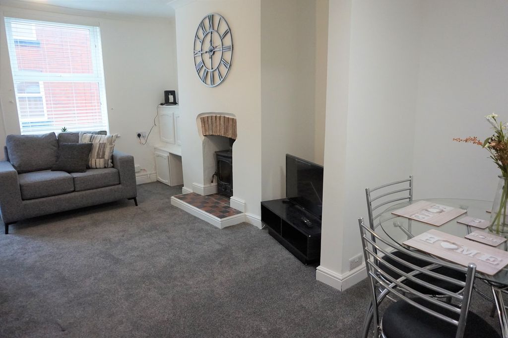 Property photo 3 of 9 Lounge